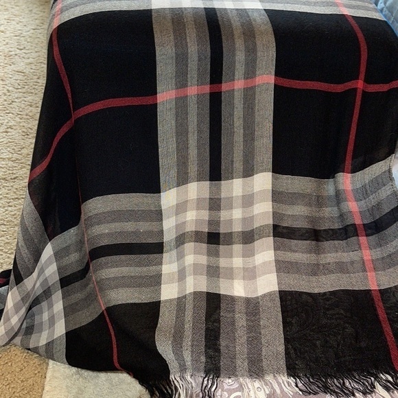 V. FRASS The Original Plaid Viscose Scarf Sz. 32โ x 72โ - Picture 11 of 12